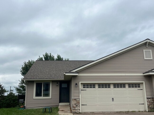 Building Photo - 3266 White Oak Ln