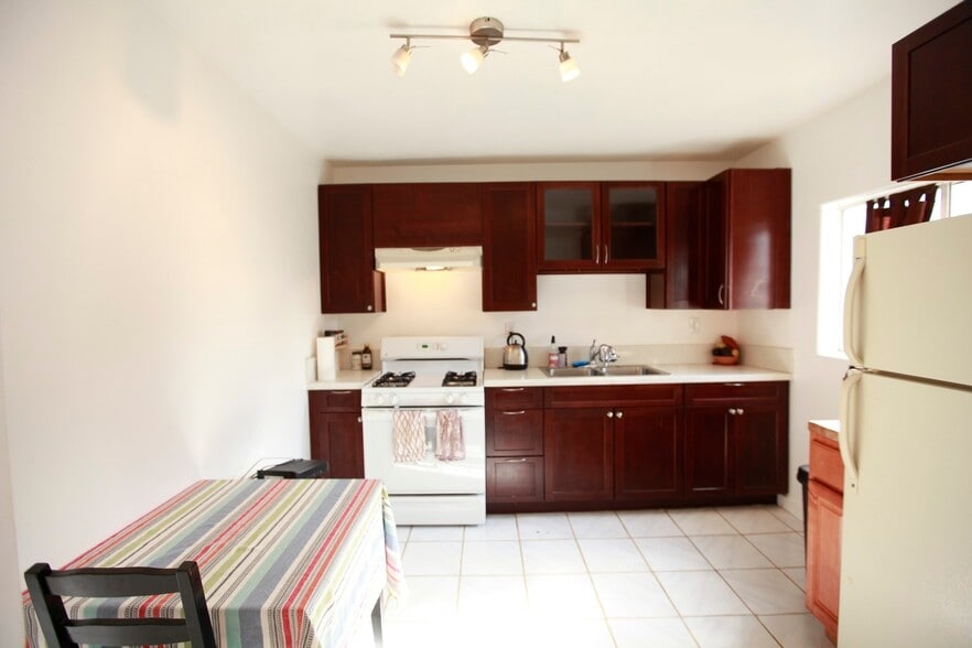 Building Photo - 641 Orme Ave