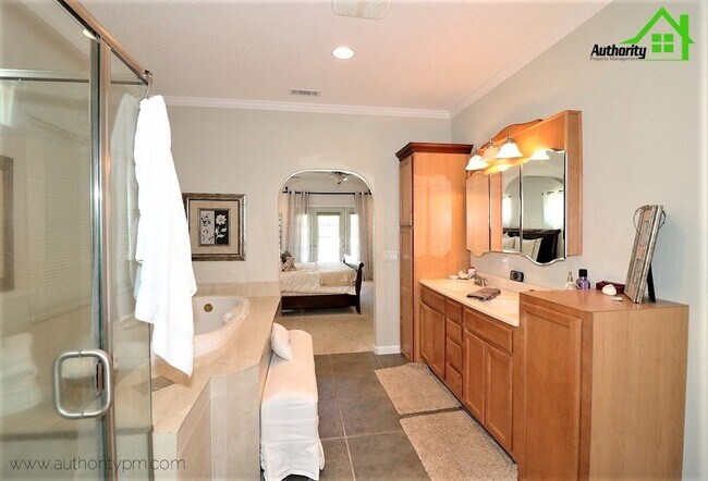 Building Photo - 14270 Quail Springs Rd