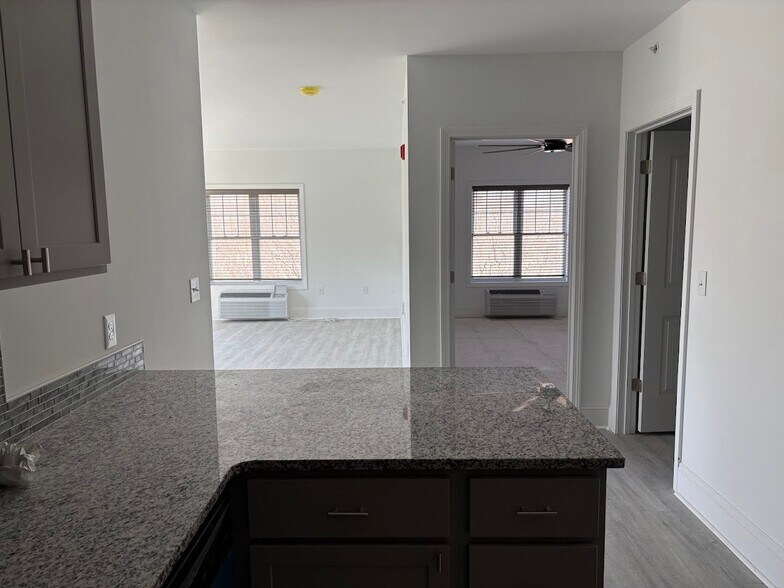 Building Photo - 2 Grove St