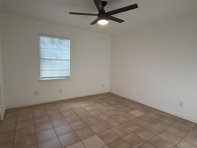 Building Photo - 103 N Mockingbird Cir
