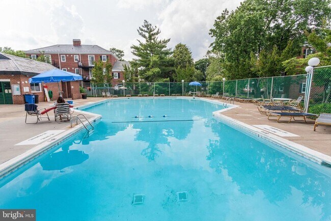 Building Photo - 2961 S Columbus St