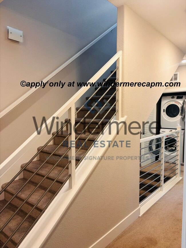 Building Photo - Gorgeous Rare MIDTOWN tri-level Modern home w/ Rooftop Patio!