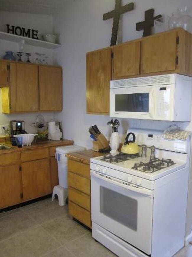 Building Photo - **Coastal Charm in Central Encinitas – 2 B...