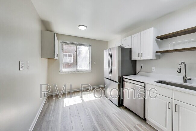 Building Photo - 3407 Floral St