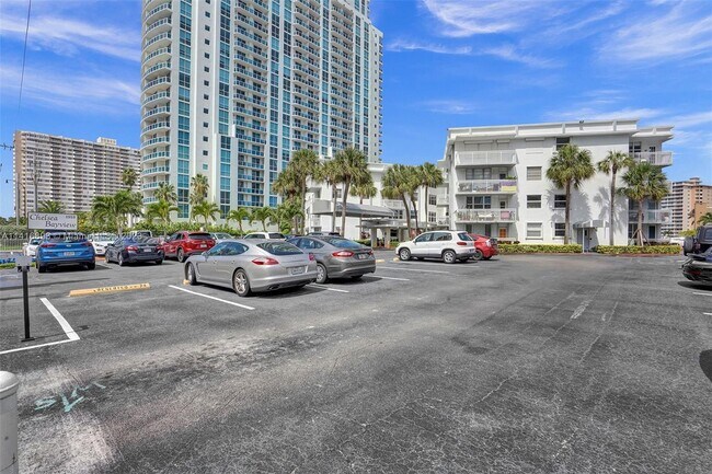 Building Photo - 1913 S Ocean Dr