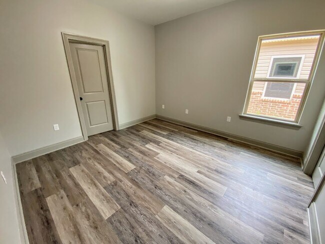 Building Photo - 2BR/2BA Duplex in Westlake – All-Inclusive Utility Option Available!