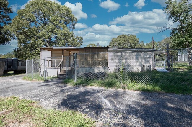 Building Photo - 194 Sonnys Ln