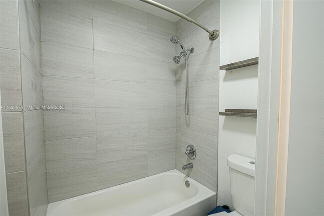 Building Photo - 6211 SW 138th Ct