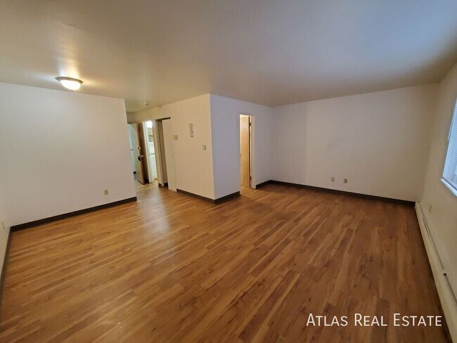 Building Photo - 207 Mathew Street-10