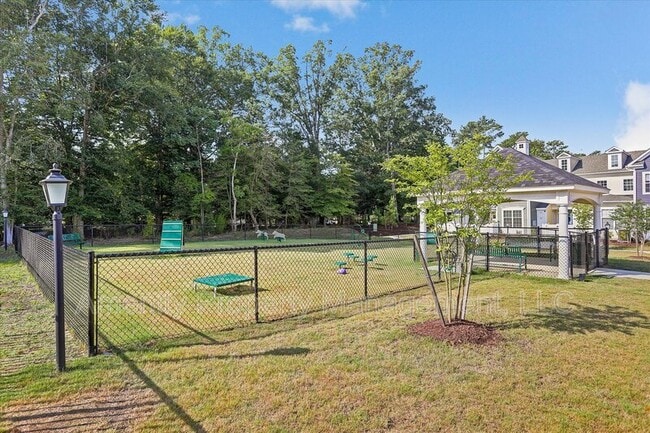 Building Photo - 2102 Promenade Ln