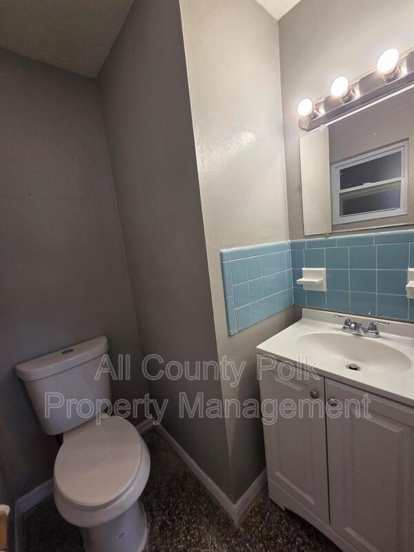 Building Photo - 2807 Hertha Ave