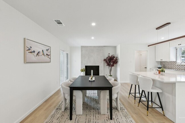 Building Photo - 8566 Sweetwood Dr