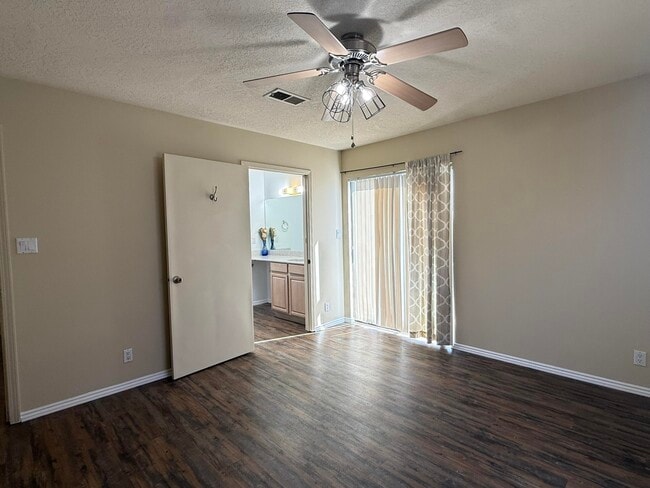 Building Photo - 7200 Whippoorwill Ln NE