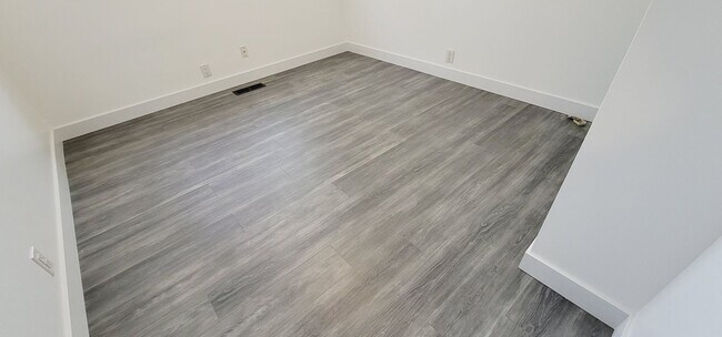 Building Photo - 13240 22nd Ave S