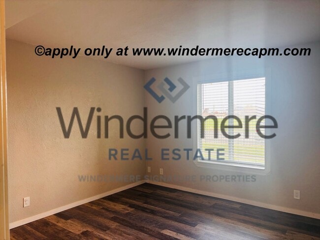 Building Photo - Modern Living at Tanglewood-Stylish First-Floor Condo!