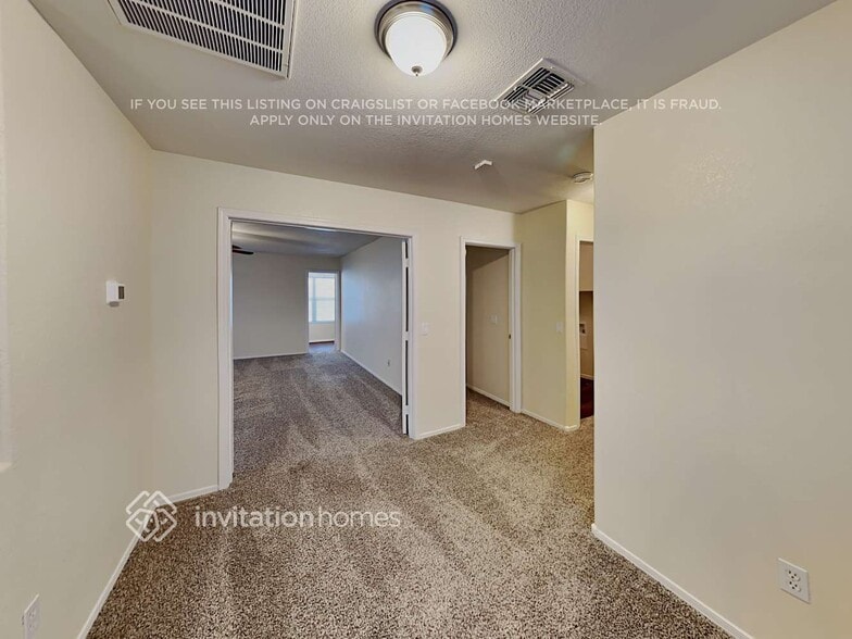 Building Photo - 2415 E Palm Beach Dr