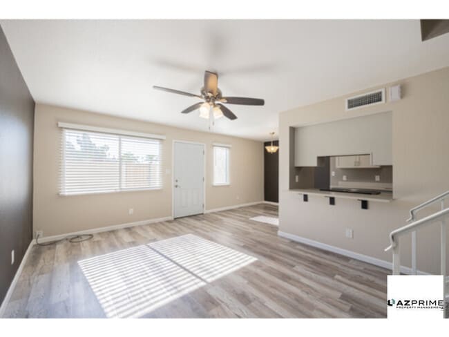 Building Photo - Beautifully Maintained 2/1 Phoenix Townhou...