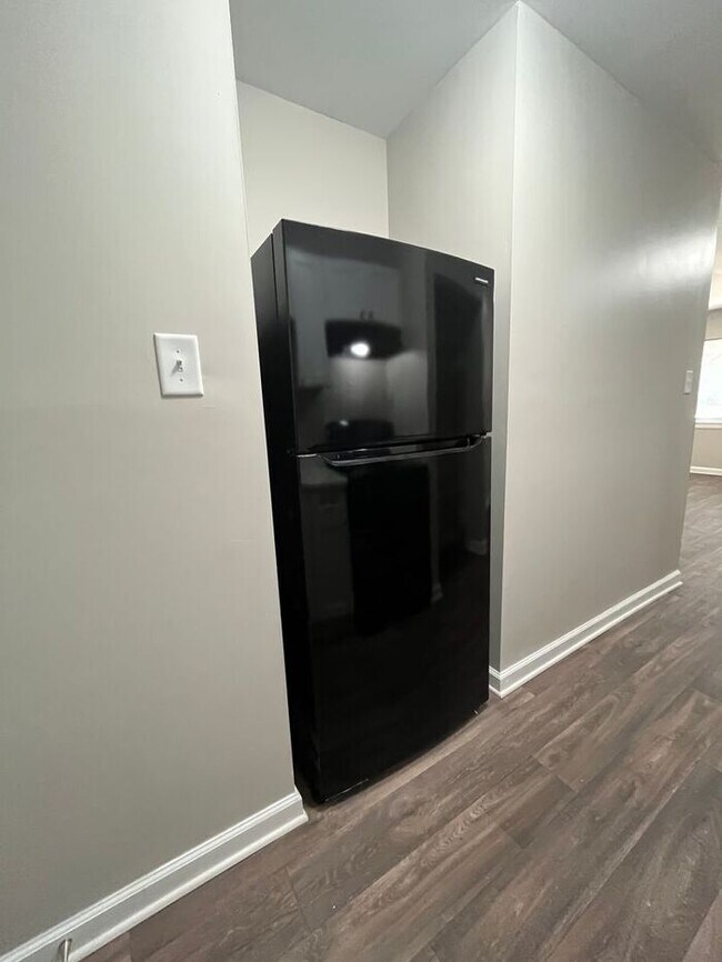 Building Photo - One Month Free! Classic 1 Bedroom Apartment in Historic Downtown College Park!