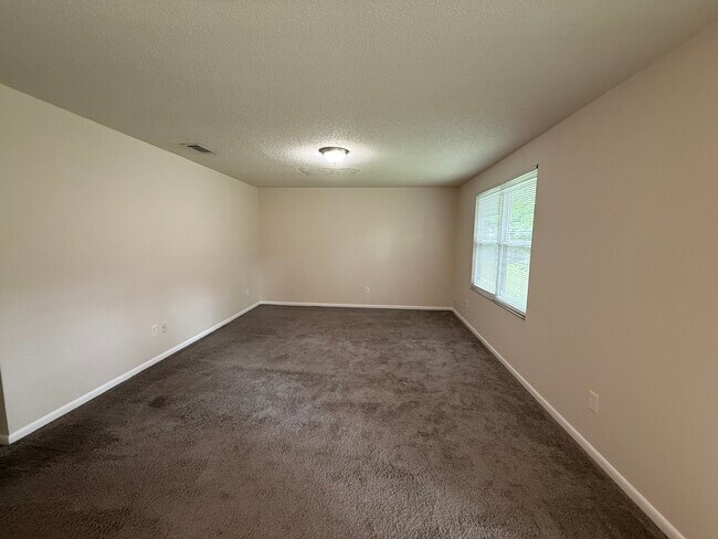 Building Photo - 805 Meadowbrook Dr