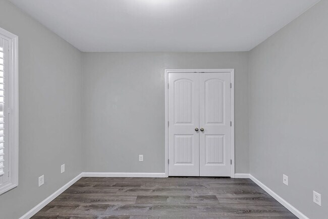 Building Photo - 202 Cottage Ln