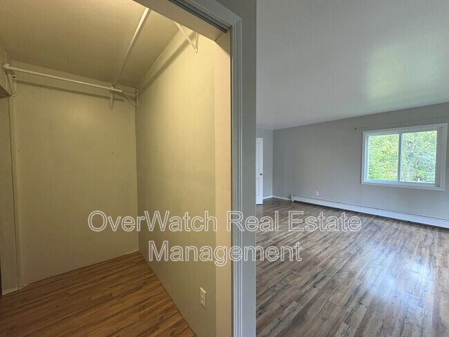 Building Photo - 6121 De Armoun Rd