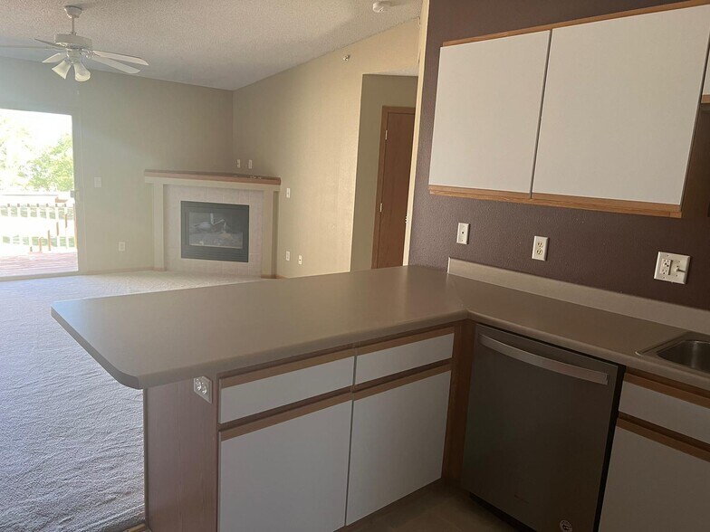 Building Photo - 30 Zeller Ct