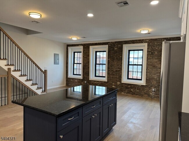 Building Photo - 188 Heckel St