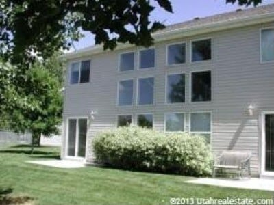 Building Photo - 116 4th St S