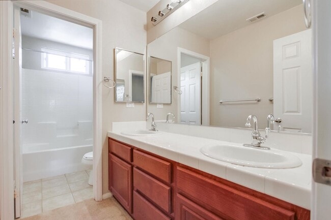 Building Photo - Beautiful 5 bedroom home in highly desired Carlsbad neighborhood