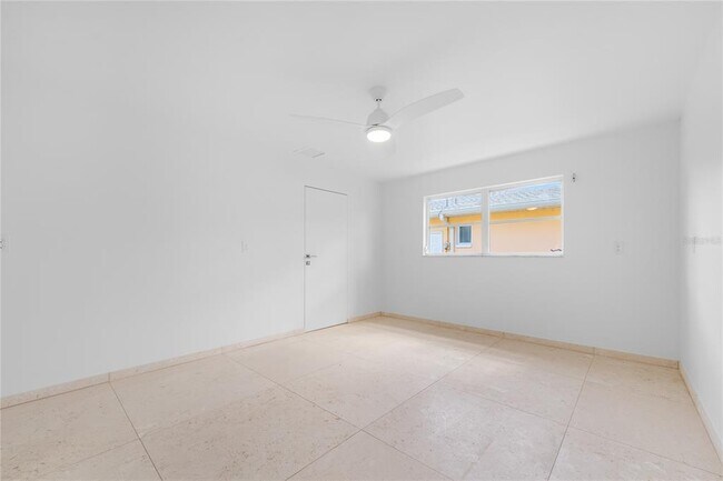 Building Photo - 114 8th St