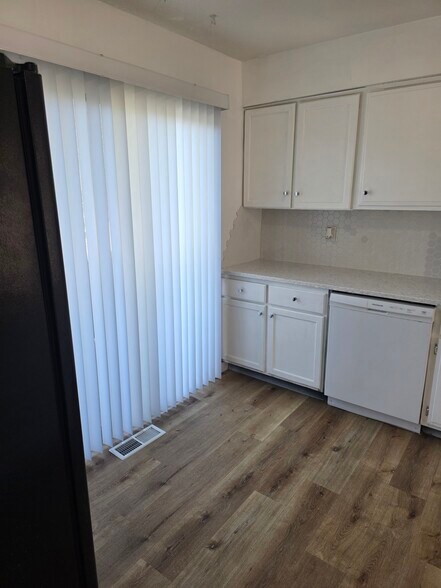 Building Photo - 11260 College Ave