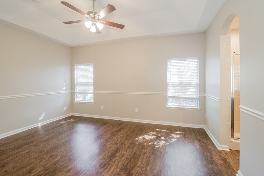 Building Photo - 8413 Staplehurst Dr W