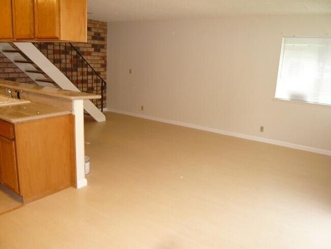 Building Photo - Walking distance to Union City Bart Station, Marina Food and Logan High