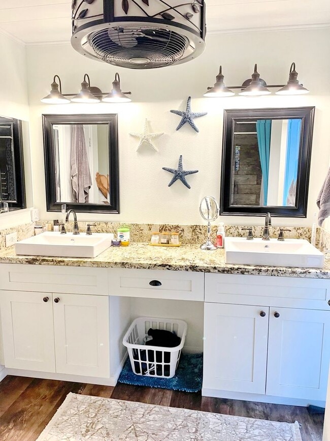 Building Photo - Wailuku Heights Executive Style 3Bed/2Bath Furnished Upstairs Home - Pool w/ cabanas - Most Utili...