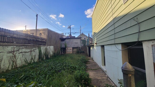 Building Photo - 6206 Newkirk Ave