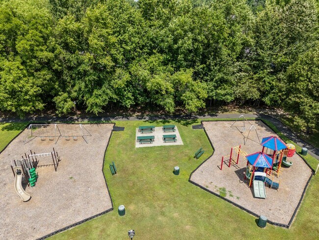 Building Photo - WOODLAKE
