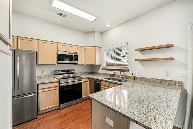 Building Photo - 3 Bedroom 2.5 Bathroom is Old Town Arvada