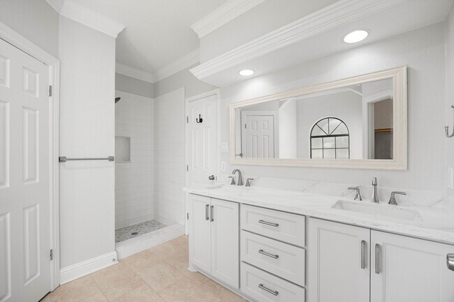 Building Photo - 15526 Cabildo Dr