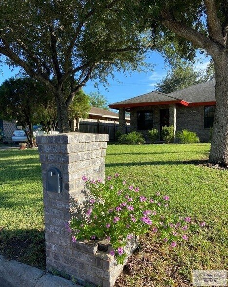 Building Photo - 1910 Wyoming Dr