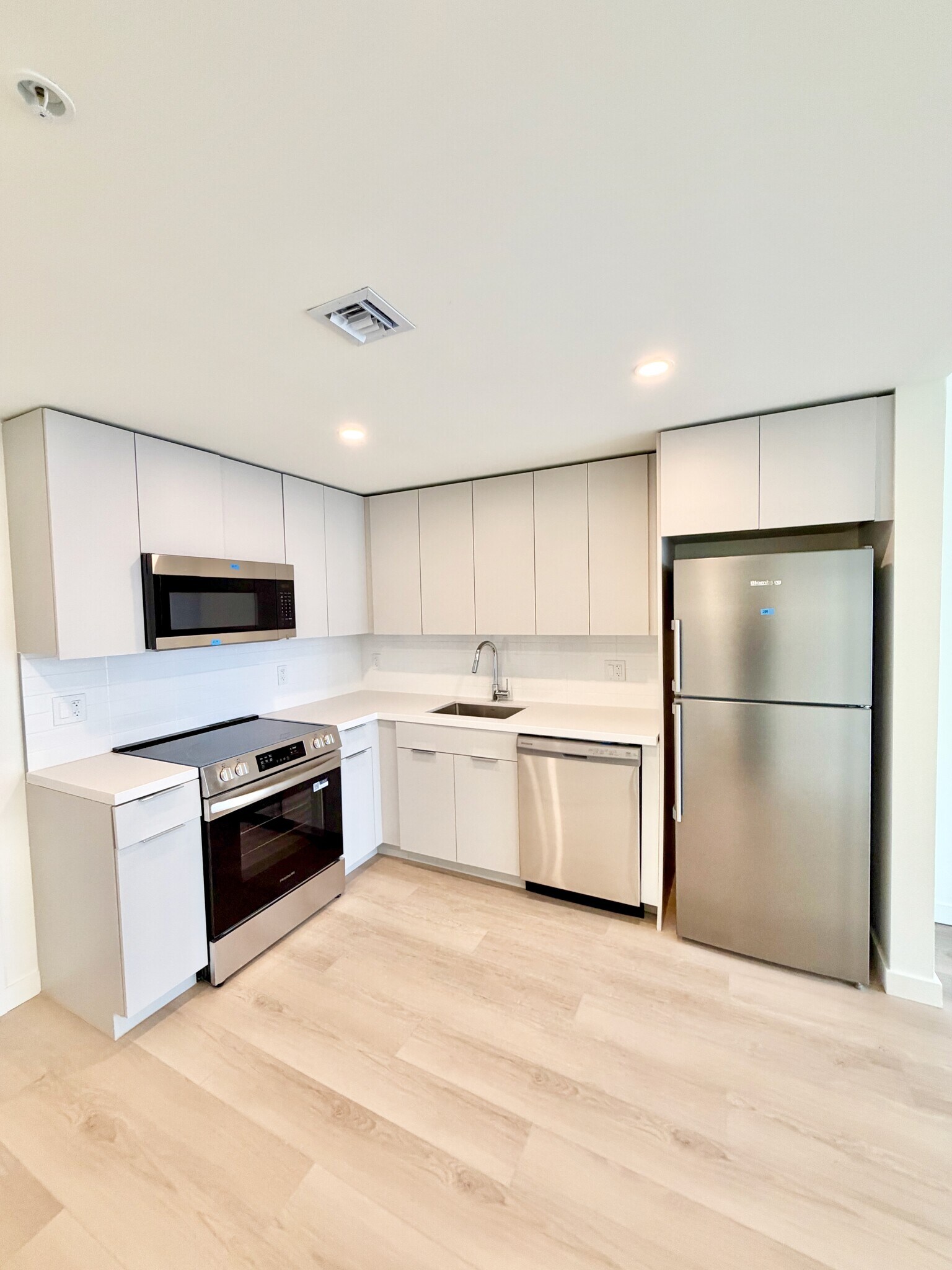 Building Photo - 141 NE 2nd St