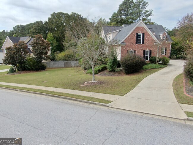 Building Photo - 4901 Planters Walk