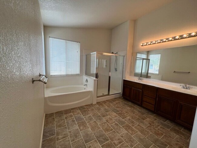 Building Photo - 2912 Medinah Way