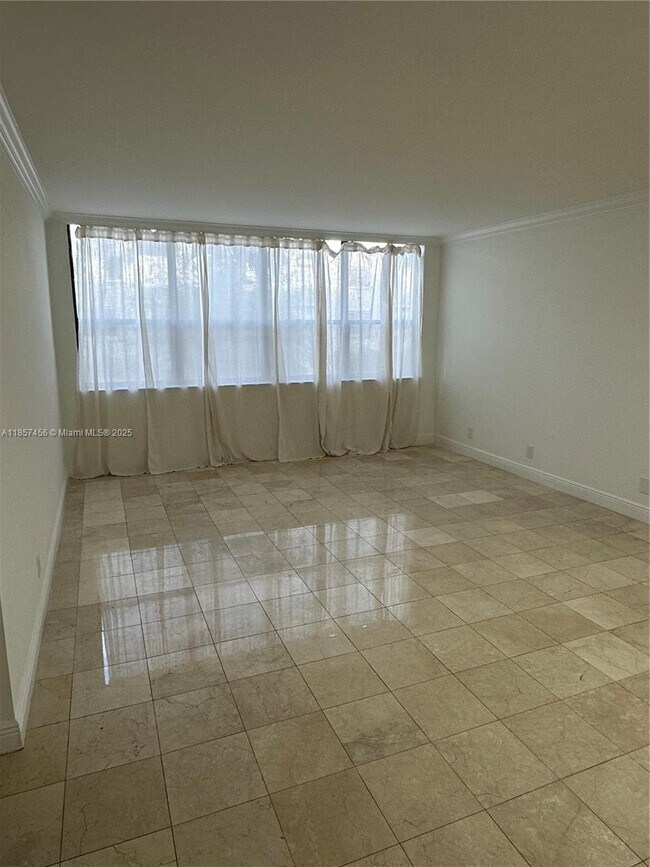 Building Photo - 10000 Bay Harbor Terrace