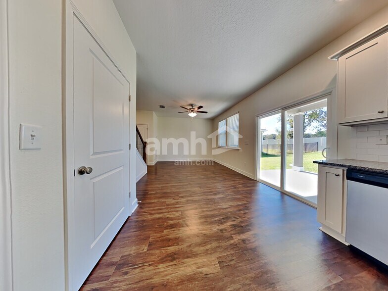 Building Photo - 1010 Tan Tara Trl