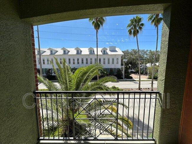 Building Photo - 1810 E Palm Ave