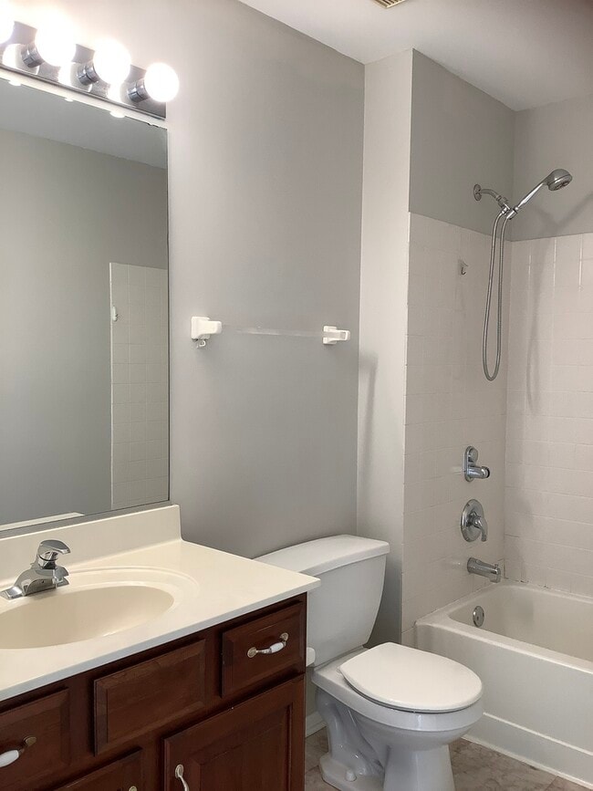 Building Photo - 75 Woodview Dr