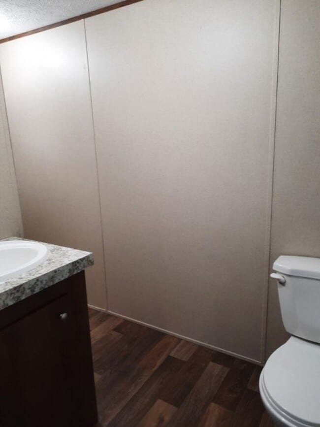 Building Photo - $1,000 - 2 Bedroom / 2 Bath Mobile Home in...