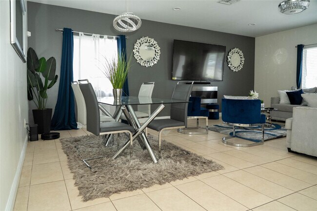 Building Photo - 2710 NW 5th St