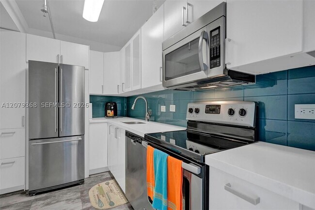 Building Photo - 20515 E Country Club Dr